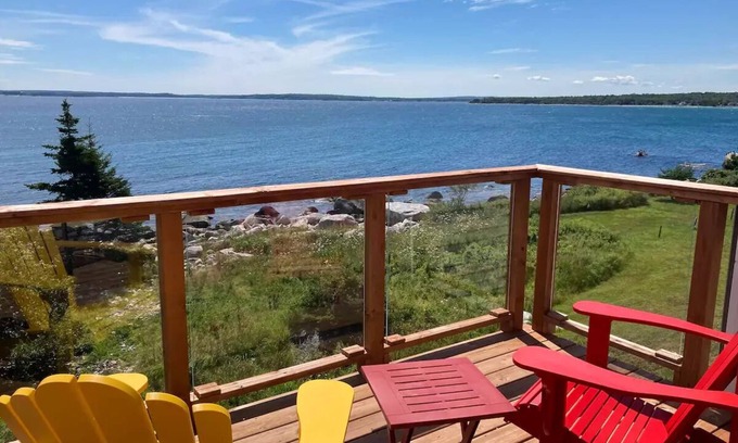 Summerville Centre Apartment | Spectacular Oceanfront 2 Bdrm Unit in Summerville