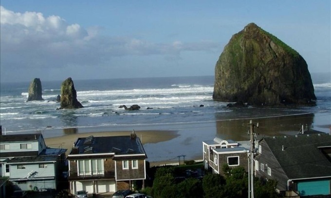 Tolovana Park House | Spectacular Cannon Beach View Home - Life's a Beach