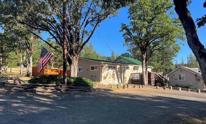 Shady Cove Cottage | Spectacular Cozy Cottage- Wood Stove, Fire Pit, Creek