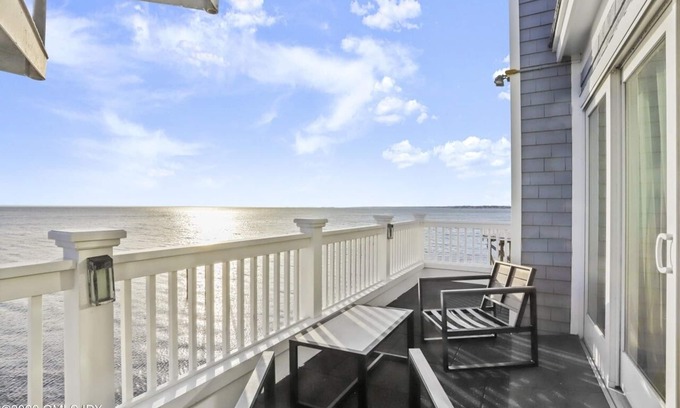 Fairfield House | Spectacular direct waterfront with rooftop hot tub 360 degree views.