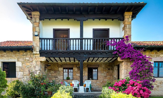 Santillana del Mar Villa | Spectacular manor house inside Santillana de Mar