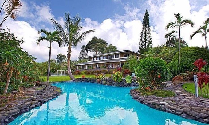 Holualoa House | Spectacular Estate 5 Acres, 2 Pools, Billiards Family Reunion Ocean View