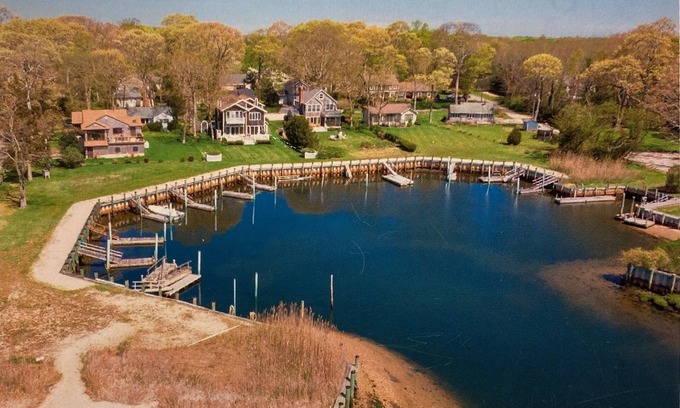 Aquebogue House | Spectacular Family Home on the Peconic Bay with Magnificent Water Views
