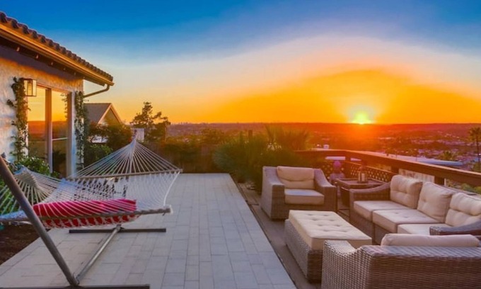 Del Cerro House | Spectacular Hillside View Home