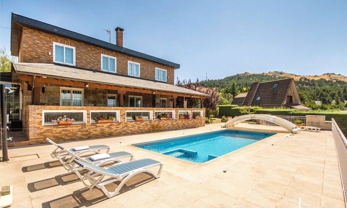 Collado Mediano Ski Chalet | Spectacular home in Navacerrada for nature lovers