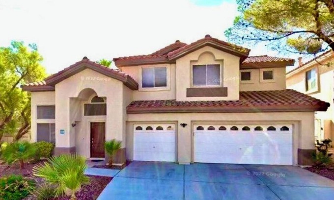Summerlin House | Spectacular home full of comforts and convenience w pool/spa in tropical setting
