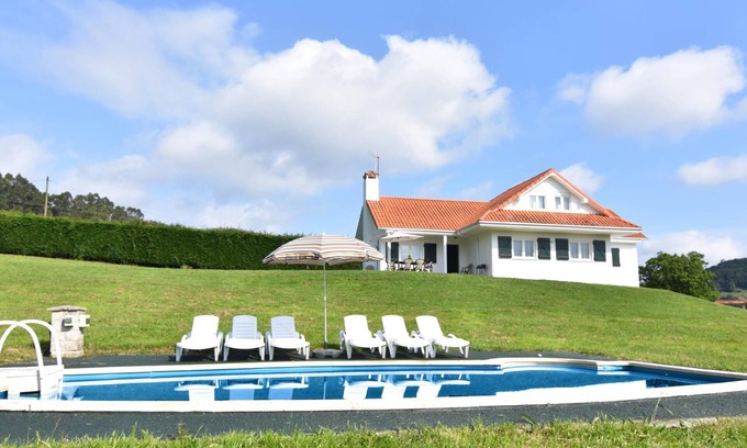 Navajeda Villa | Spectacular house with swimming pool and garden
