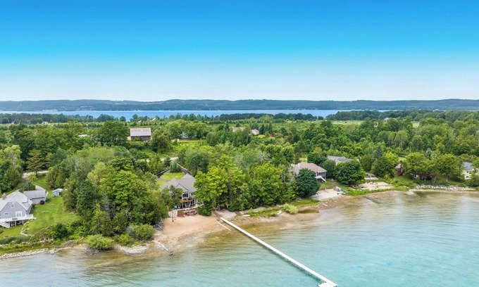 Suttons Bay House | Spectacular Lakefront Retreat on Lake Michigan in Suttons Bay
