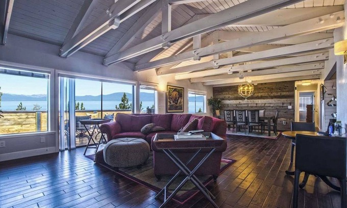 Lincoln Park House | Spectacular Lakeview 6-Bedroom Retreat
