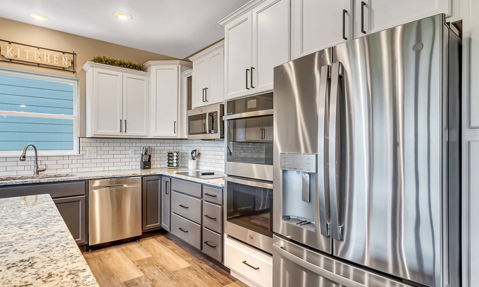 Hollister Cabin | Spectacular Lakeview Home in Branson! Close to Everything-Room for Everyone!