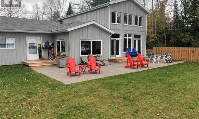 Strong House | Spectacular Large Luxury Cottage on Private Waterfront
