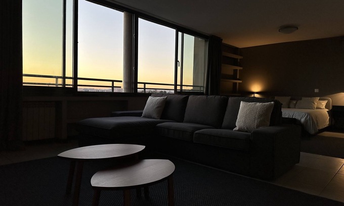 Hortaleza House | SPECTACULAR LOFT MADRID NORTE PARKING AND BREAKFAST