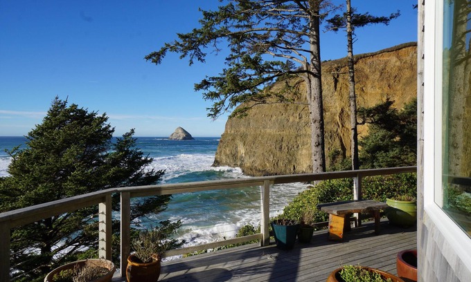Oceanside House | *Spectacular Luxury Oceanfront Home Hot Tub on Deck Steps to Beach!
