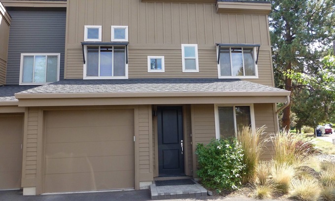 Southern Crossing House | Spectacular Luxury Old Mill District Townhouse Walking Distance To River Walk
