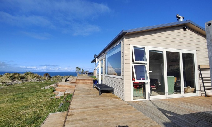 Riverton House | Spectacular Moana Views