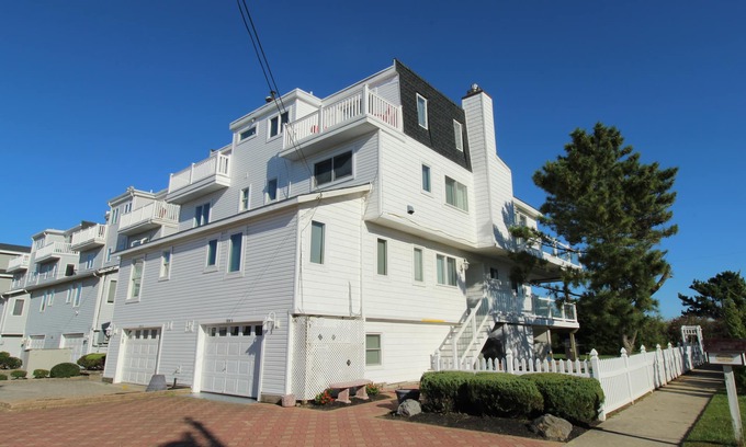 Sea Isle City House | Spectacular/modern town home is perfectly situated OCEANFRONT