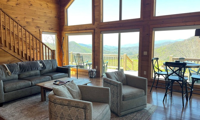 Bryson City Cabin | Spectacular Mountain Views w/Pool table and Fire pit!