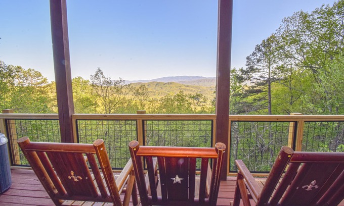 Sevierville Cabin | Spectacular Mountain View is Yours to Enjoy