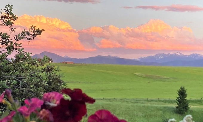 Bozeman Apartment | Spectacular Mountain Views with Pond and Outdoor Activities