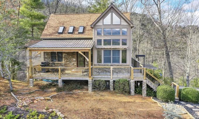 Townsend Cabin | Spectacular Mtn view ☛Hot Tub ☛Fire pit ☛Sleeps 13 ☛