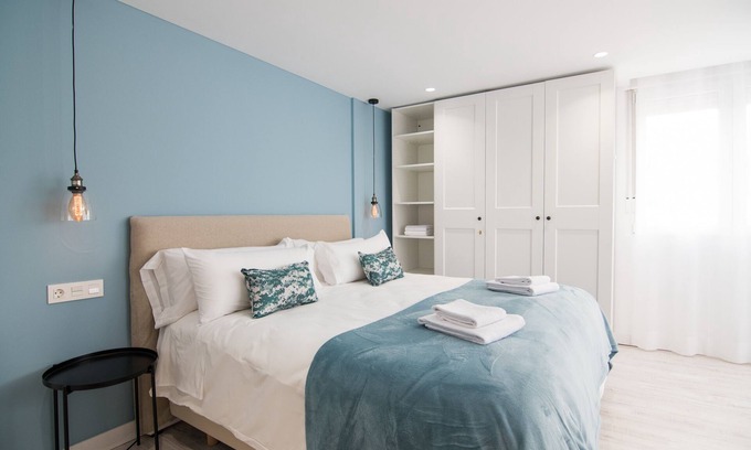 Beiro House | Spectacular newly renovated apartment in Granada, Caleta area.