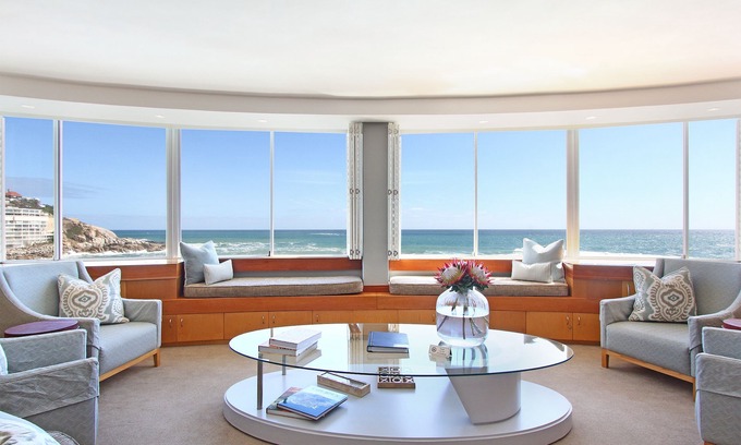 Bantry Bay Apartment | Spectacular Ocean View, Free WiFi, Free Parking, Superb Location, Backup Power