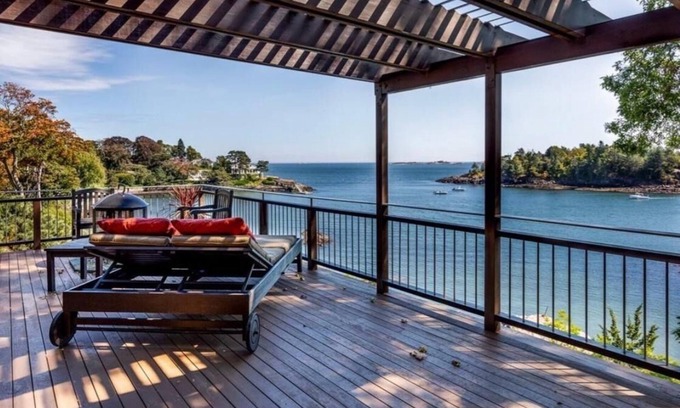 Marblehead House | Spectacular Oceanfront House for Halloween Vacation in Salem