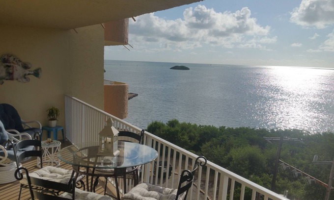 Tavernier Condo | SPECTACULAR OCEANFRONT VIEWS , FREE WIFI, HD SMART TV'S, SUMMER SPECIAL RATES
