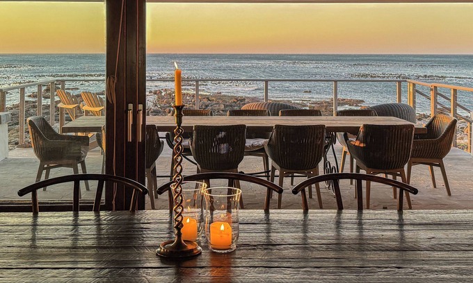 Kommetjie Villa | Spectacular OnTheBeach 5 bedrooms and 2 extra bedrooms separate Cottage
