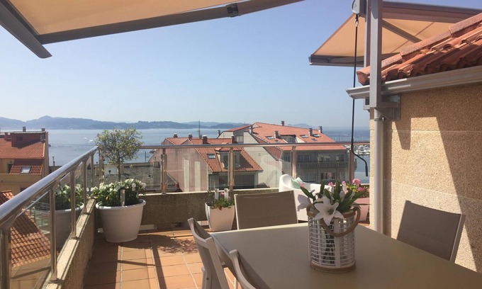 Sanxenxo Apartment | Spectacular penthouse with terrace and views of the Port(Wifi and Garage)