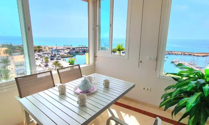 Estepona Apartment | SPECTACULAR PENTHOUSE TO MASTER THE SEA AND MARINA
