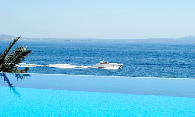 Badia de Palma Villa | Spectacular Sea Front, Beach 5 mins walk, Large Heated Jacuzzi