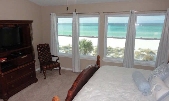 Long Beach House | Spectacular, Spacious Townhouse on the Beach