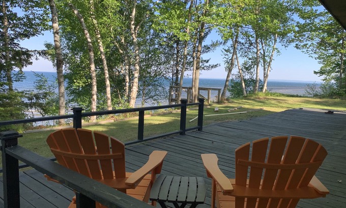 Paradise House | Spectacular sunrises over the bay