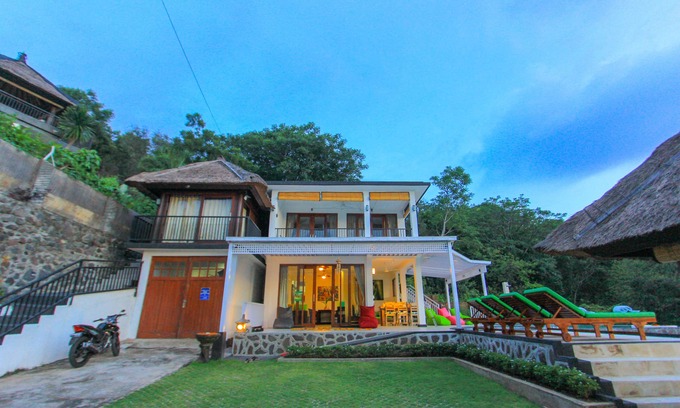 Temukus Villa | Spectacular Sunset Private Villa & Pool Free 1st B/fast Rumah Senja Lovina Hill