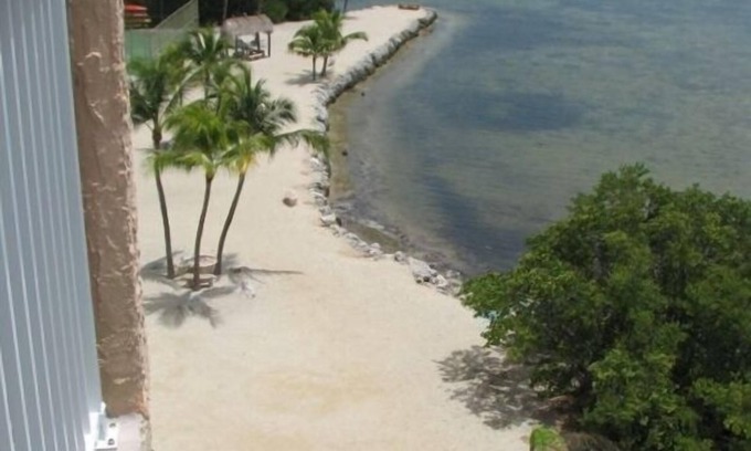 Tavernier Condo | Spectacular Top Floor Oceanfront View Condo