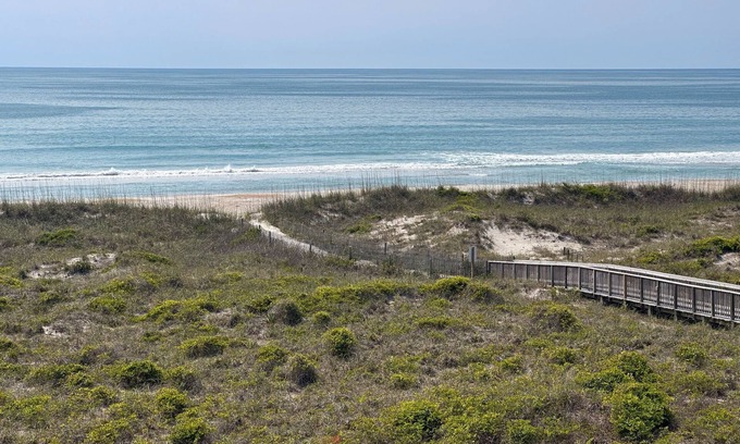 Wrightsville Beach Condo | Spectacular Top Floor 3 BDR/3 BR Wrightsville Dunes Condo Sleeps 6 adults