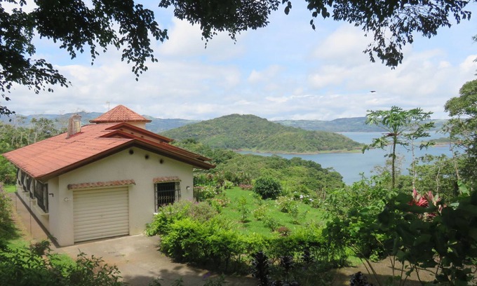 Arenal House | Spectacular view, convenient to attractions of Monteverde and Arenal Volcano