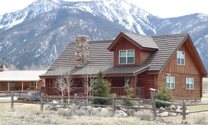 Cameron Cabin | Spectacular views and easy access to Fly Fishing on the Madison River