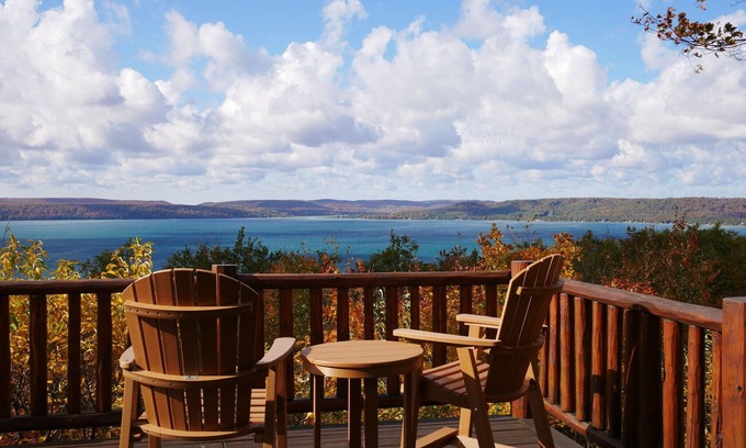 Maple City House | SPECTACULAR VIEWS - Glen Lake, Lake MI, Sleeping Bear Point, Glen Arbor getaway