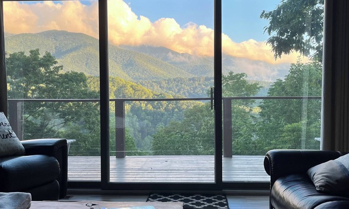 Burnsville House | Spectacular Views! Hot tub, Hiking, Waterfalls, FishingnReduced Rates