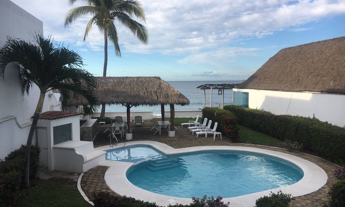 Manzanillo Apartment | SPECTACULAR VIEWS! Oceanfront condo with all you need for your vacations!