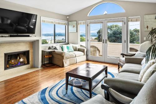 Monterey House | Spectacular Views - Walk to Cannery Row and the Aquarium