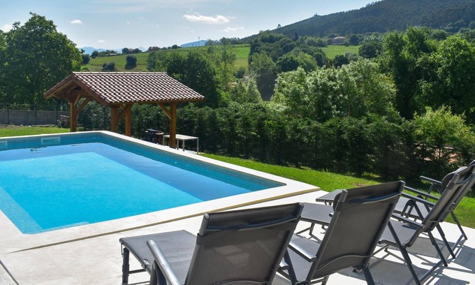 Puente Viesgo Villa | Spectacular villa with swimming pool and games room.