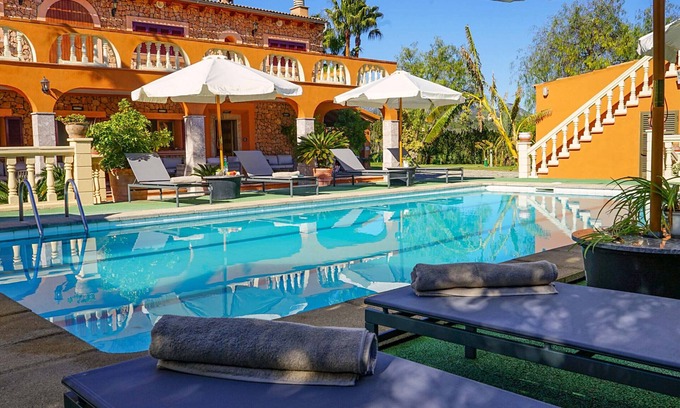 Selva Villa | Spectacular villa in the center of Mallorca with heated pool, bbq and internet.