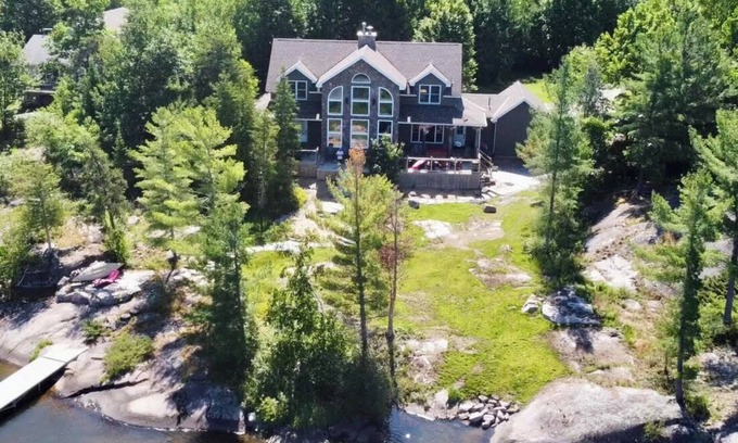 Nipissing House | Spectacular Waterfront Escape: Experience Timber Frame Tranquility