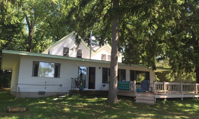Green Lake Cottage | Spectacular Waterfront Cottage On Beautiful Green Lake. Perfect For Families!