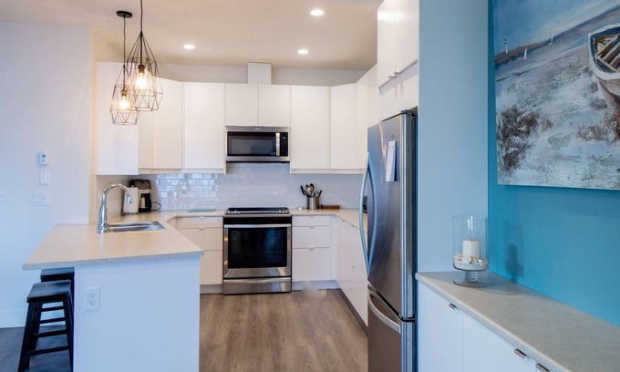 Comox House | Spectacular Waterfront Suite in the Heart of Comox