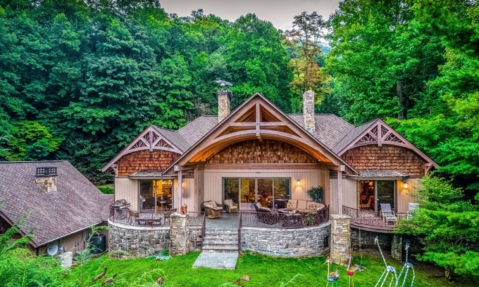 Waynesville House | Spectacular Wooded Estate W/Private Hot Tub, Tennis Court, Veranda & Pool Table