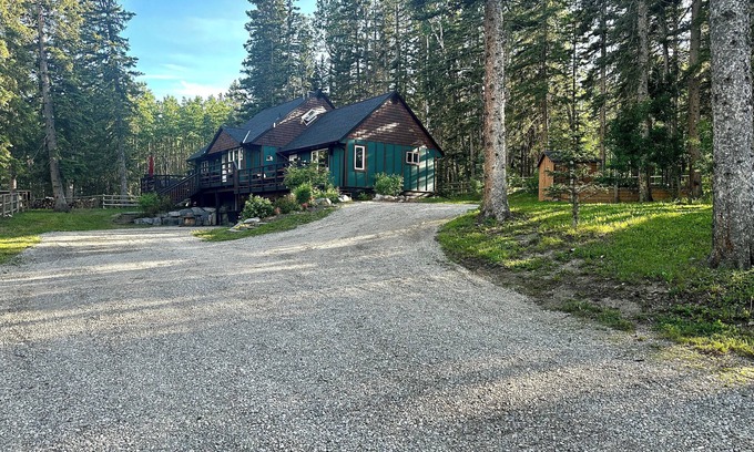 Millarville Cabin | Spectacular woodland retreat on 4.5 acres